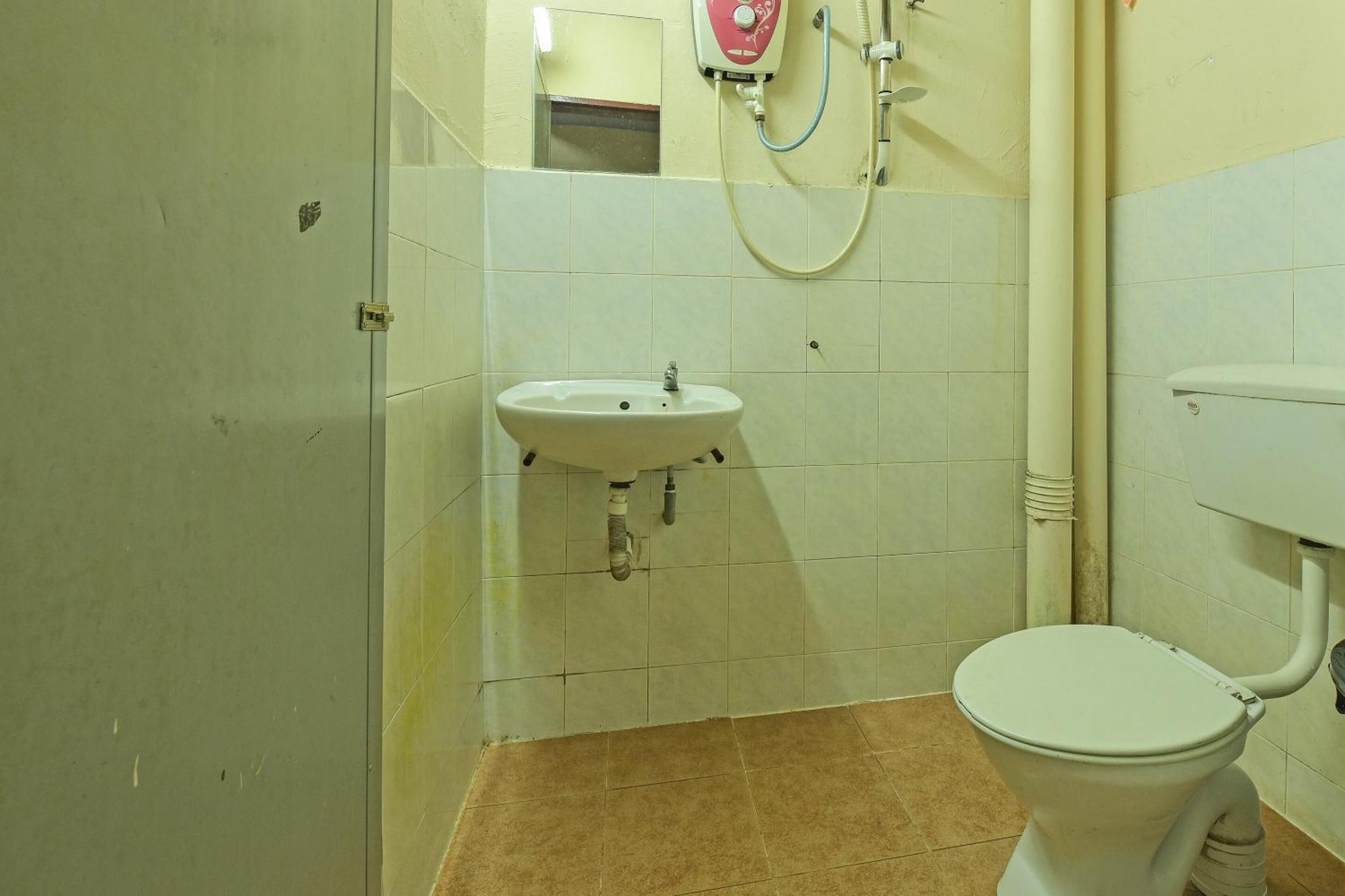 SPOT ON 90144 Corridor Hotel 1 Pekan Exterior foto