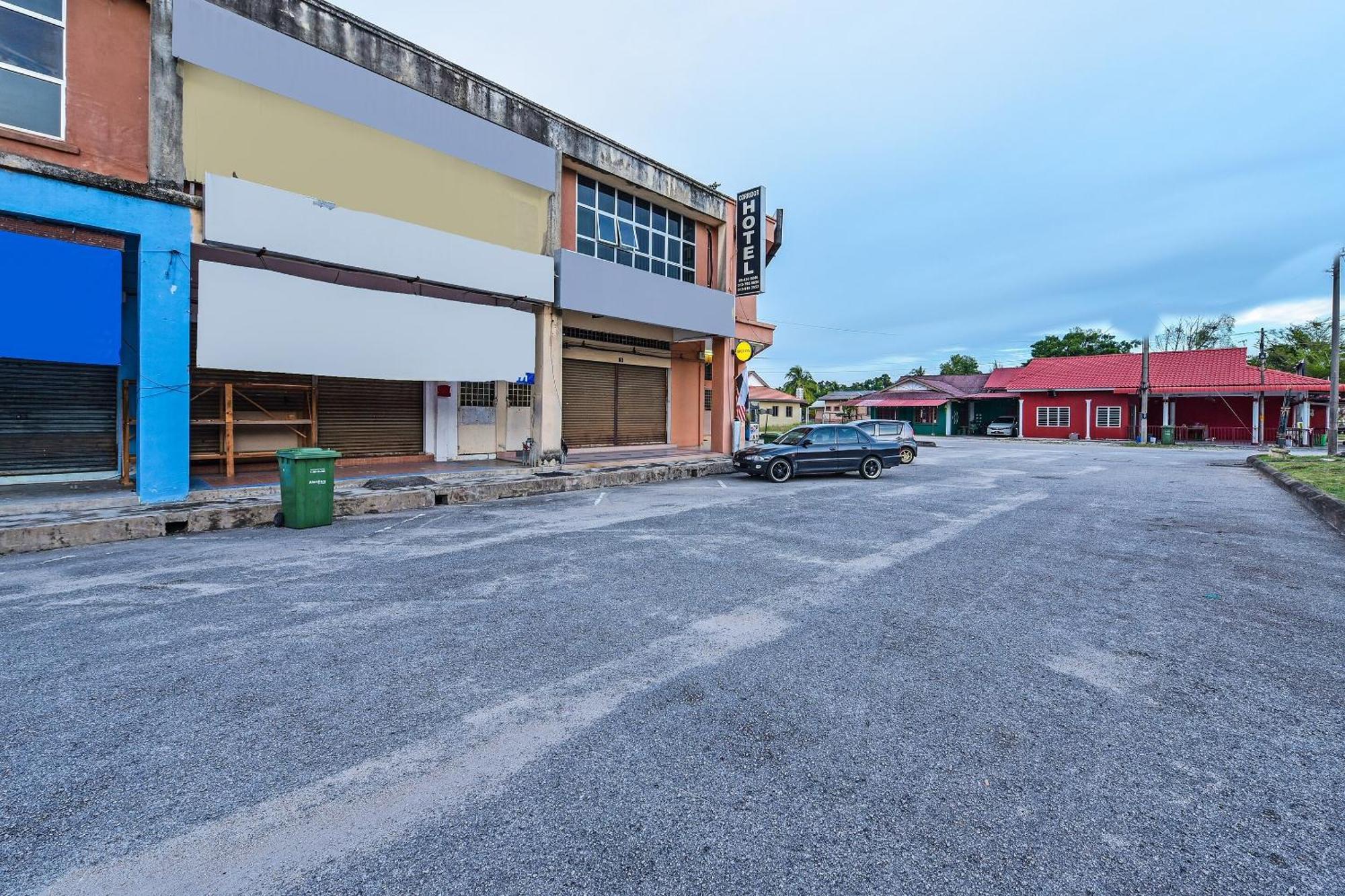 SPOT ON 90144 Corridor Hotel 1 Pekan Exterior foto